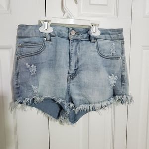 NWOT Light wash distressed denim shorts
